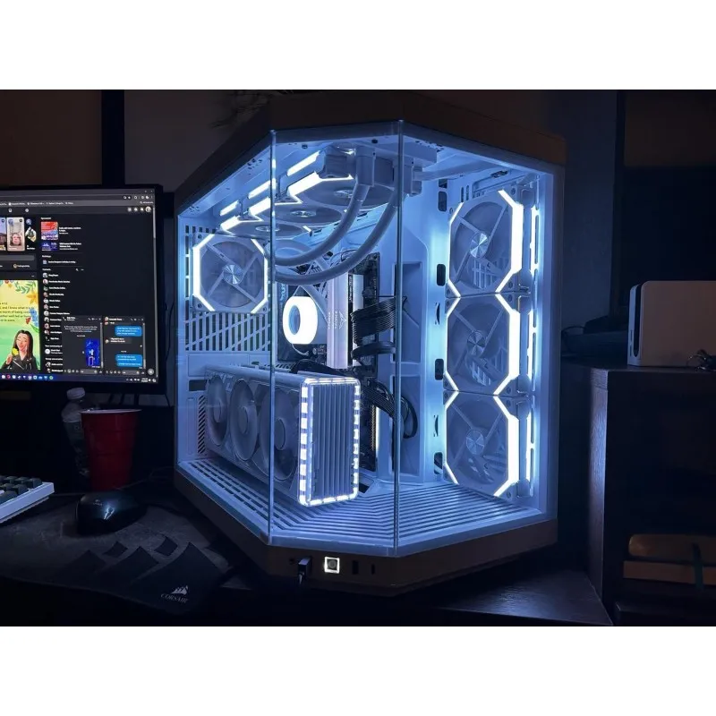 hyte-y70-snow-white-gabinete-atx-con-riser-pcie-40-incluido-no-incluye-lcd-cs-hyte-y70-ww (6).webp
